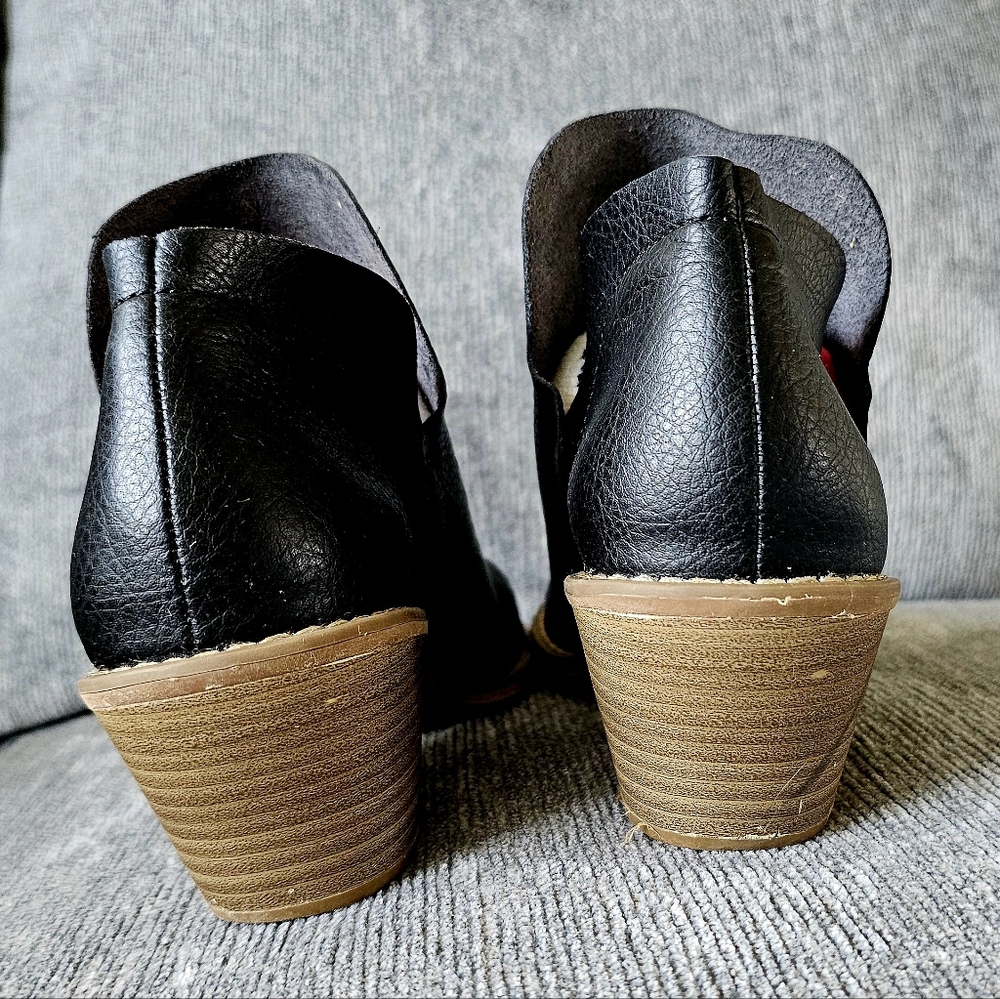 Universal Thread Goode Co. Booties - Picture 2 of 4